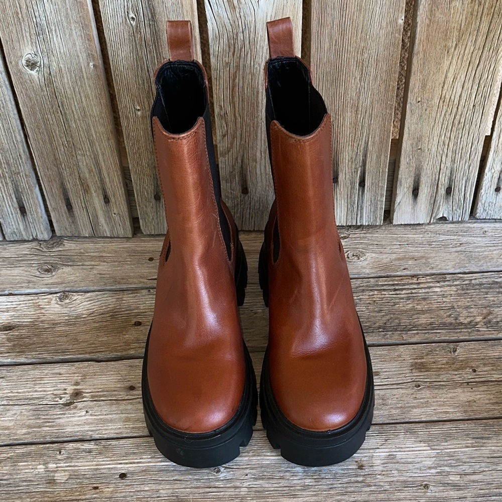 GIANNI BINI Down-Town Leather Chelsea Sole Platform Boots